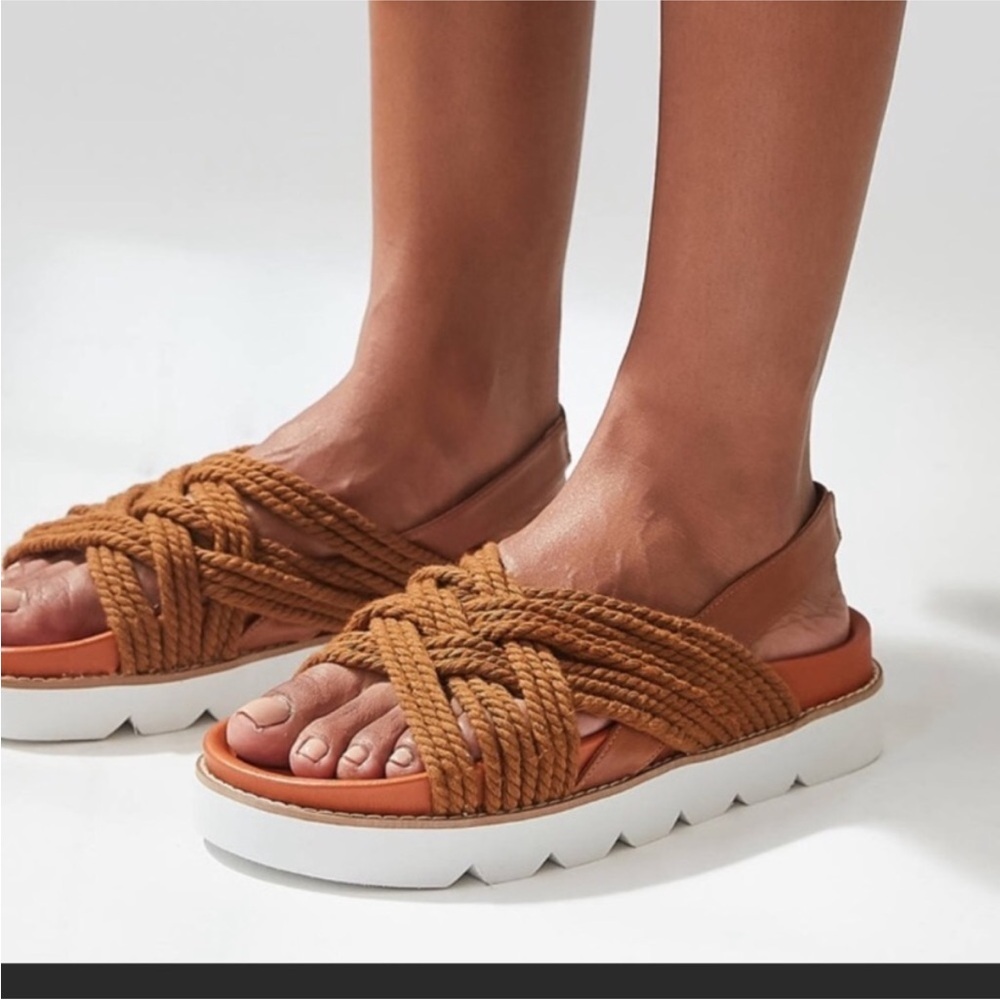 Urban Outfitters Tan and White Sandals with Woven Design